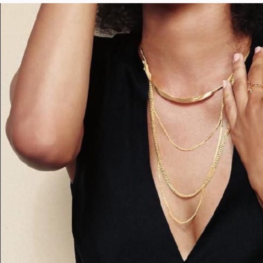 Stella and dot gold necklace